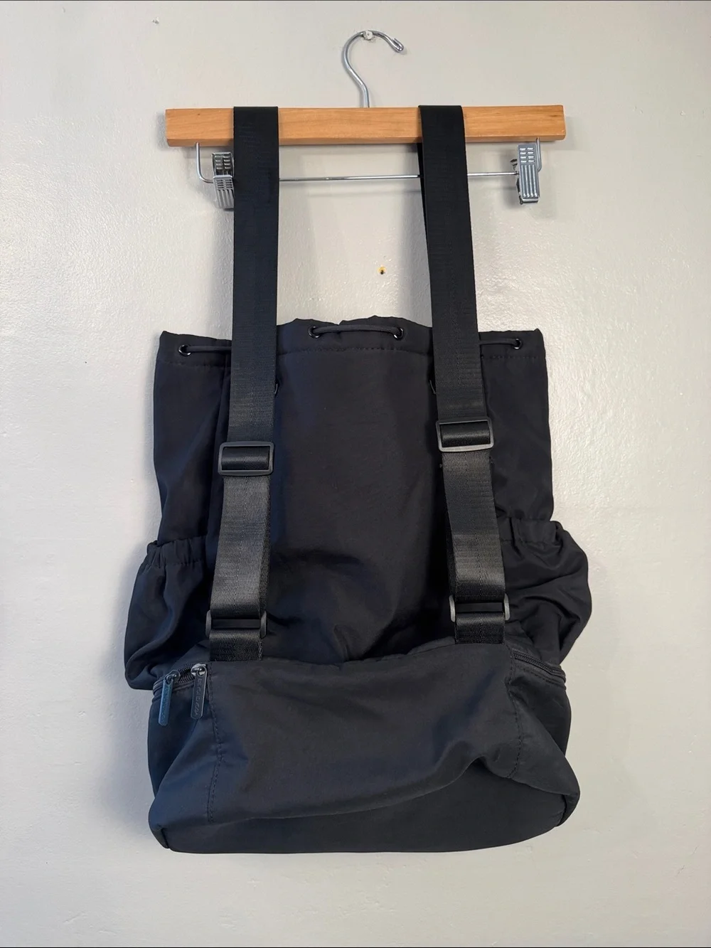 BEYOND YOGA Women's Black Convertible Gym Bag